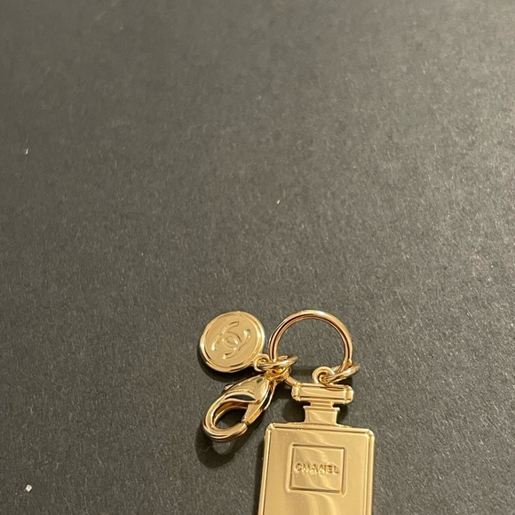 Original Chanel Holiday pendant I have 5 of these available - Picture 3 of 3